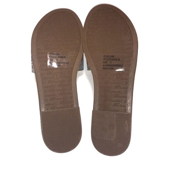 Breckelles NIB NY Slip On Silver Glitter Sandals ✨ - Picture 4 of 4